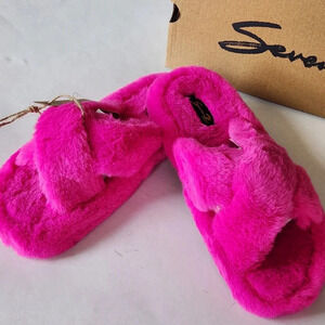 NWT || SEVEN 7 || Kiki pink slippers